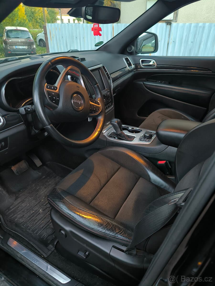 2019 Jeep CHEROKEE - 13