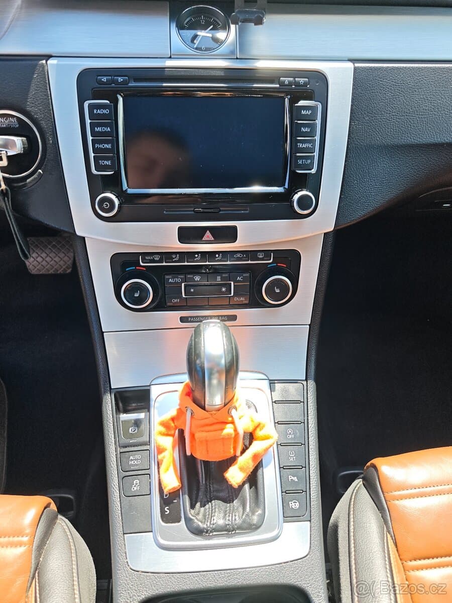 2011 Volkswagen PASSAT - 13
