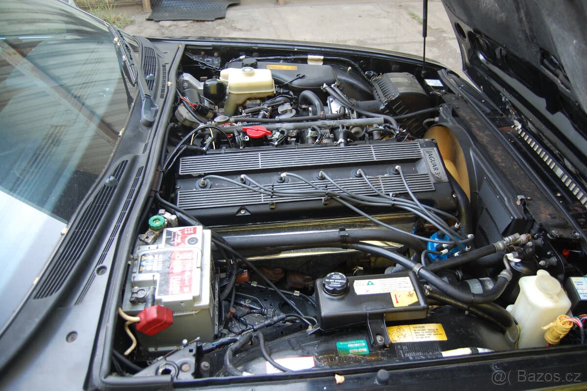 1990 Jaguar XJ - 13