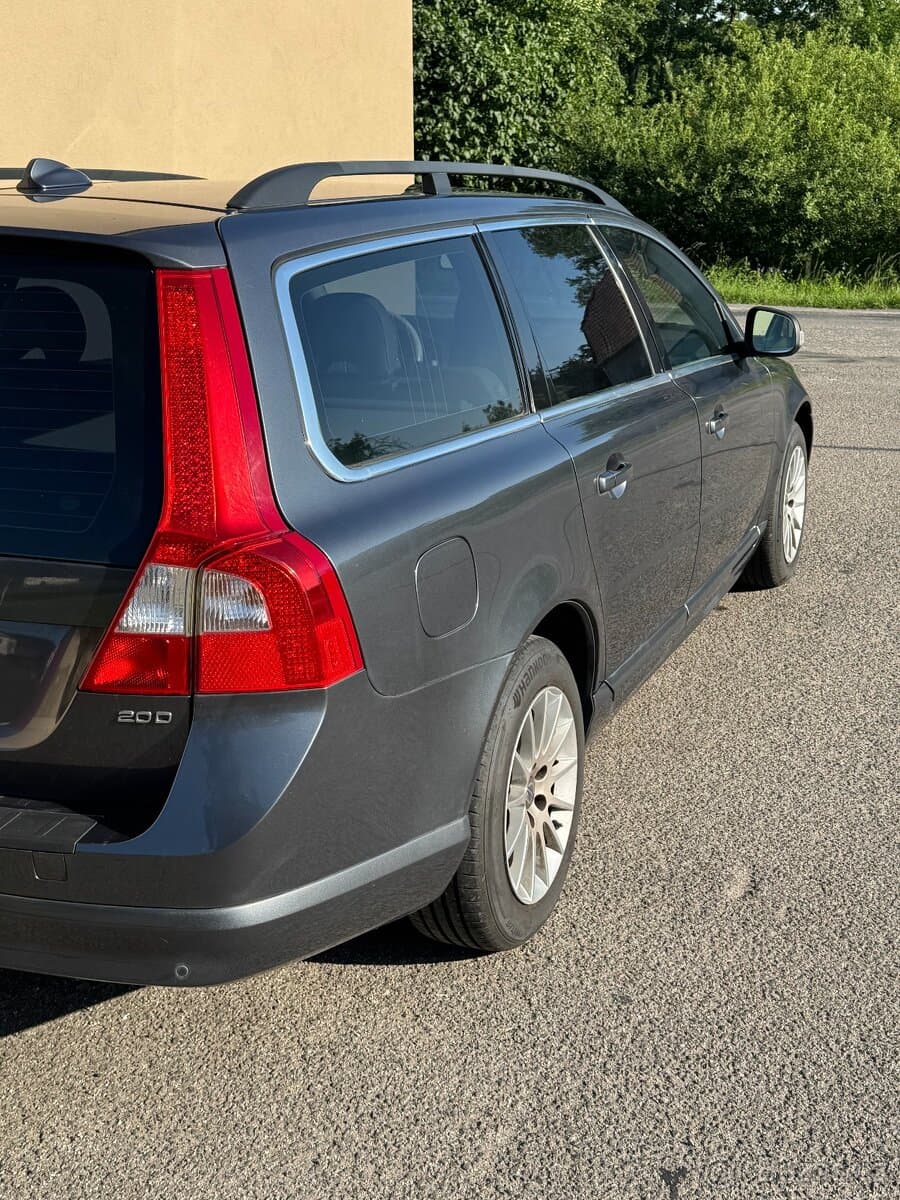 2009 Volvo V70 - 13