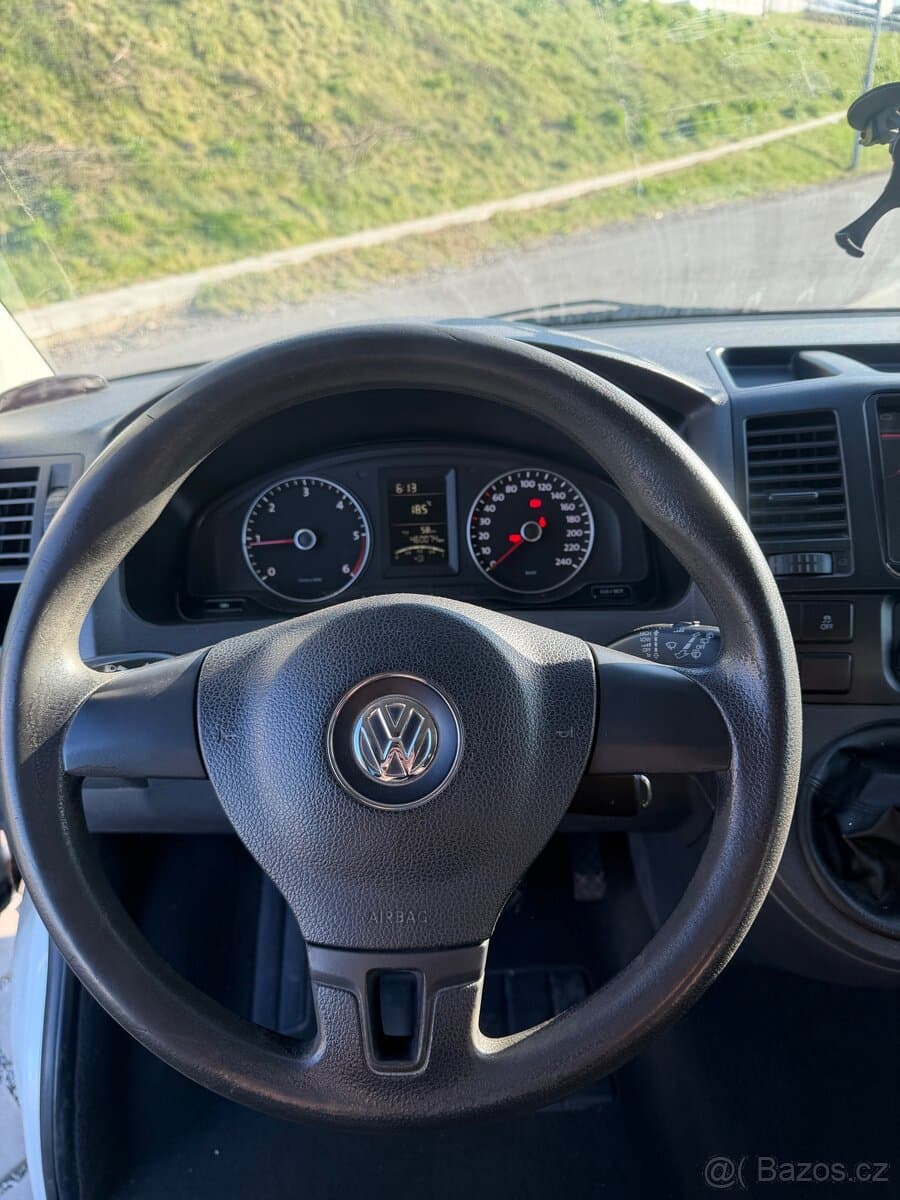 2010 Volkswagen MULTIVAN - 13