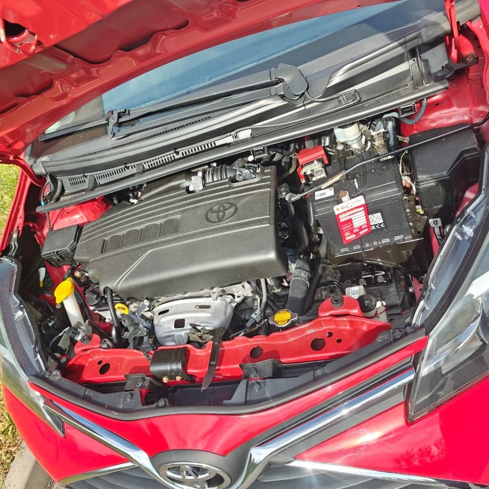 2015 Toyota YARIS - 13