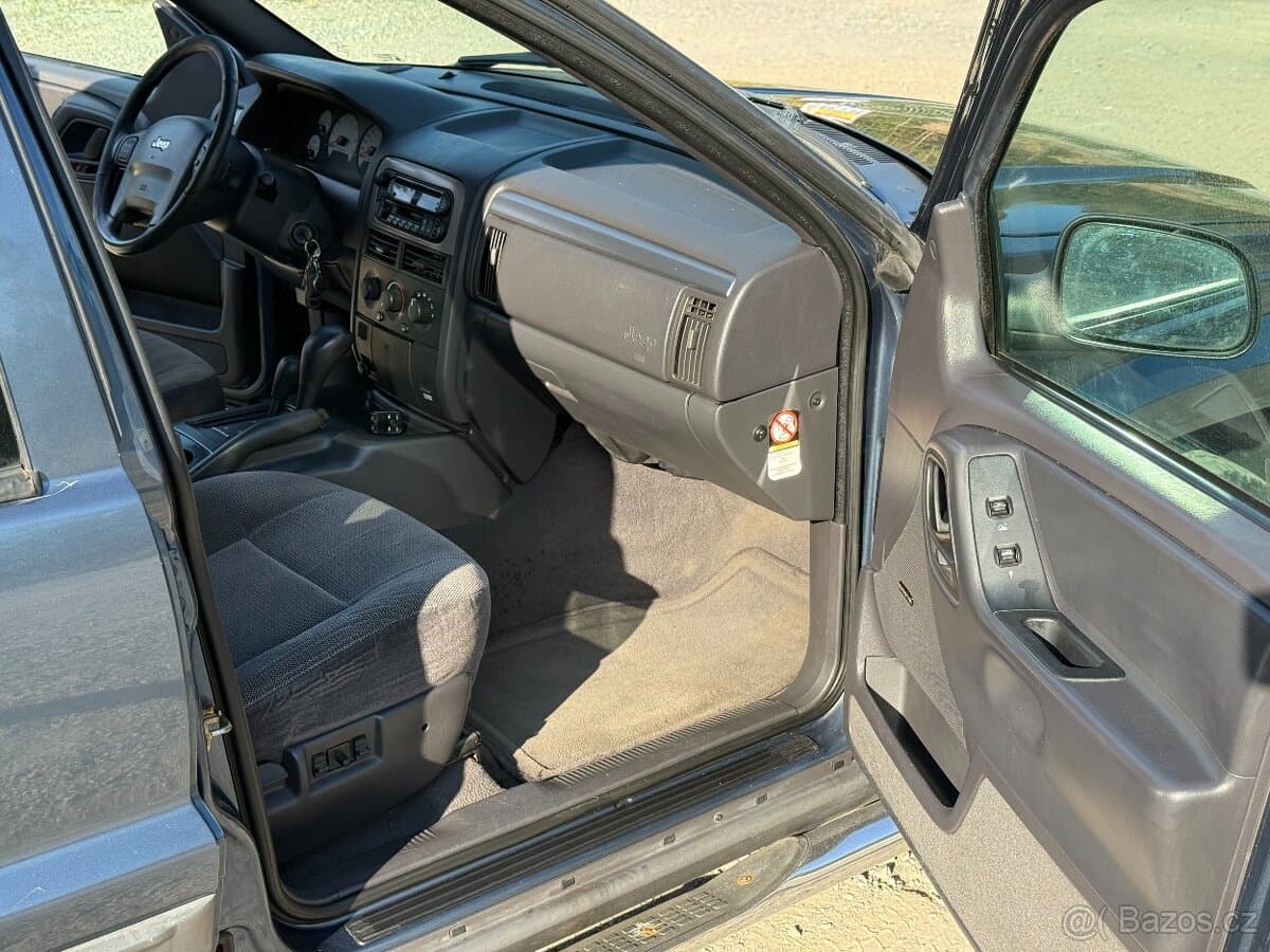 Jeep CHEROKEE - 13