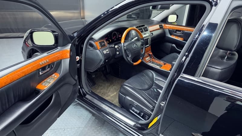 2003 Lexus LS - 13