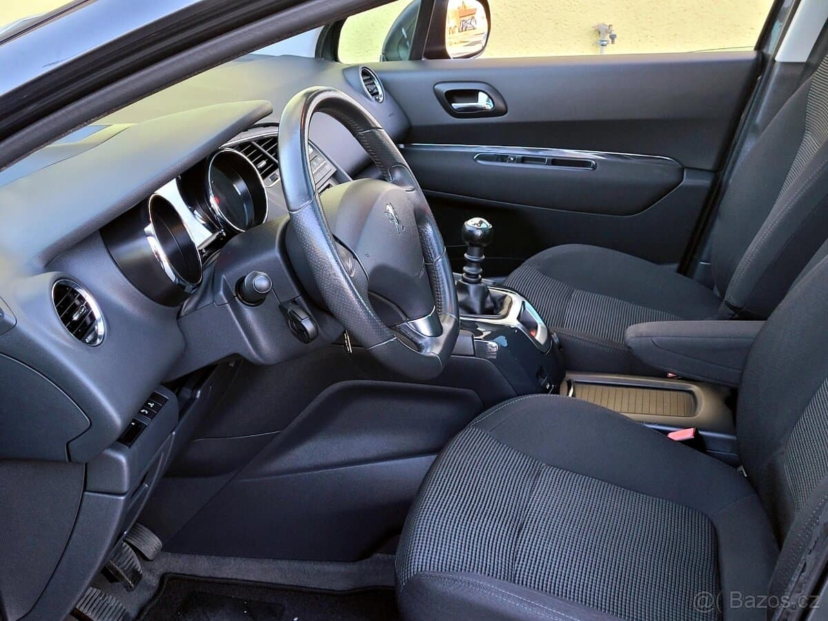 2011 Peugeot 5008 - 13