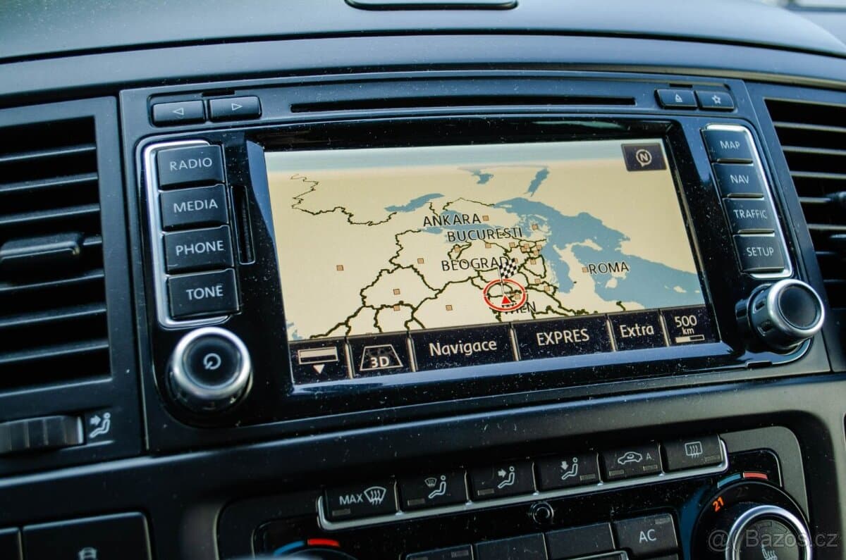 2010 Volkswagen MULTIVAN - 13