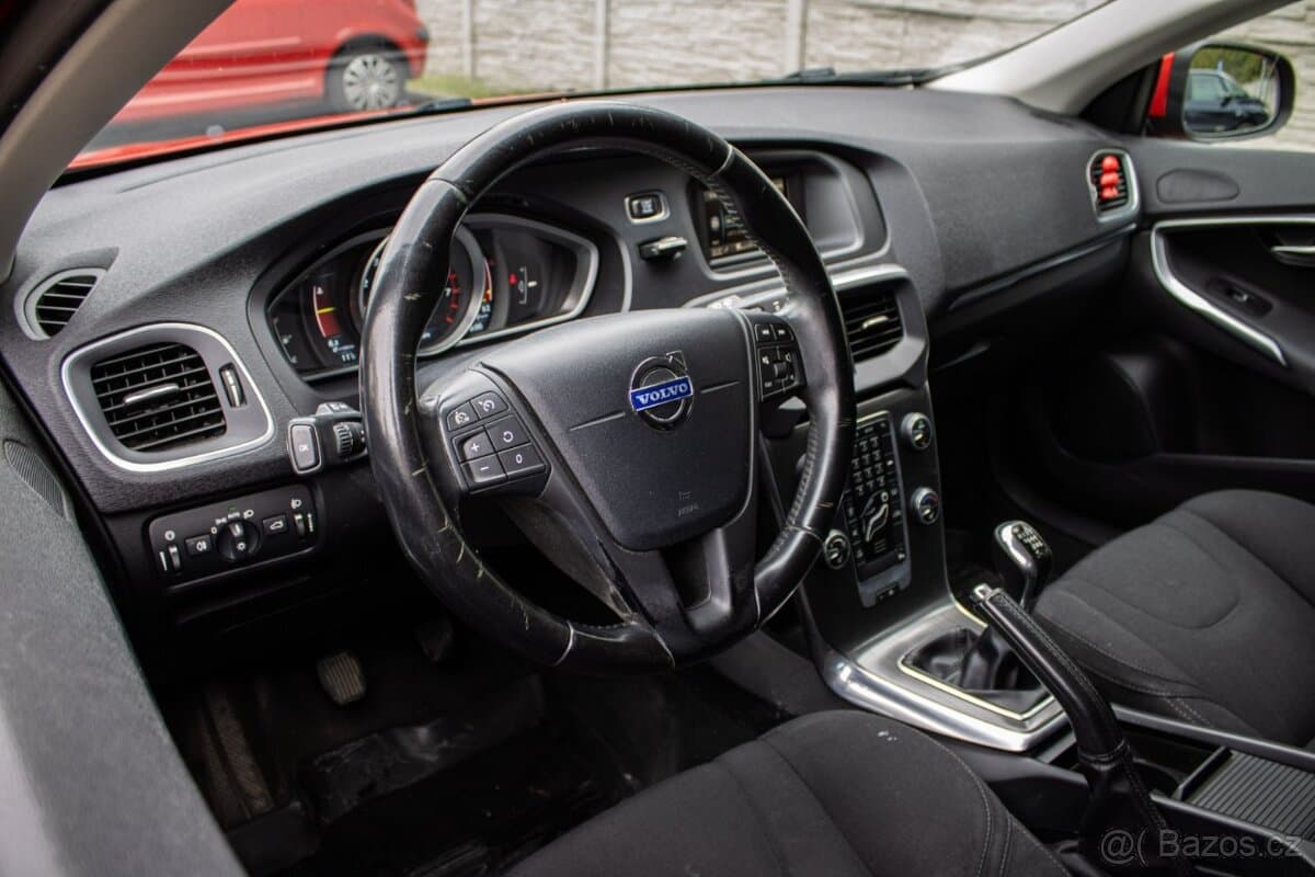 2015 Volvo V40 - 13