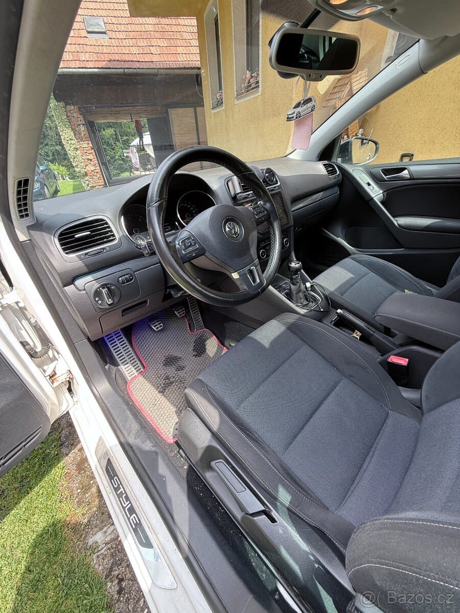 2011 Volkswagen GOLF - 13