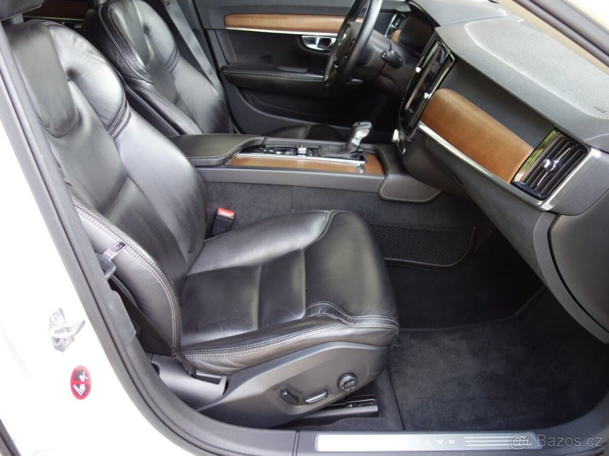 2017 Volvo V90 - 13