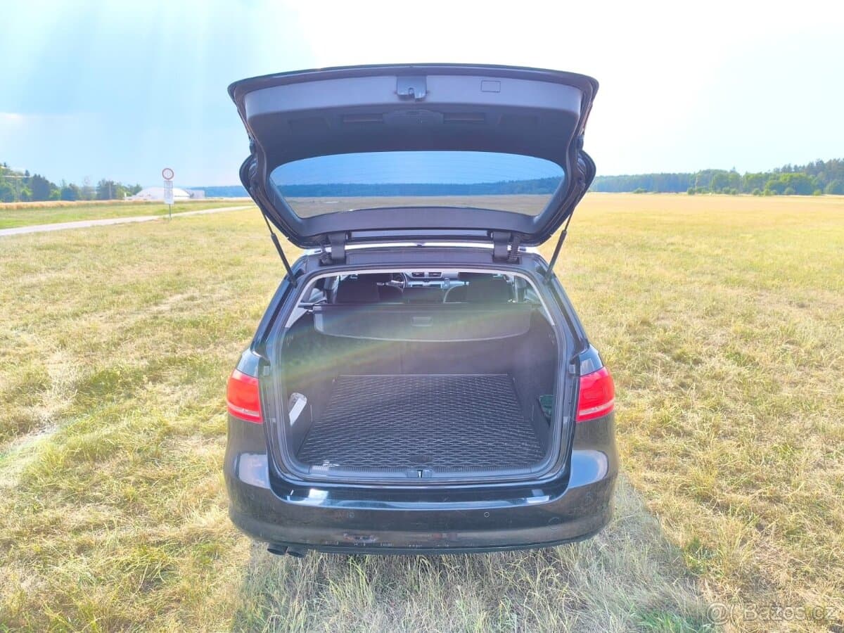 2011 Volkswagen PASSAT - 13