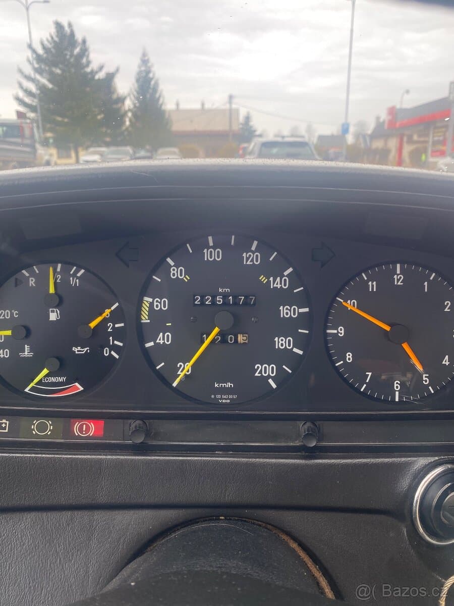 1984 Mercedes-Benz 190 - 13