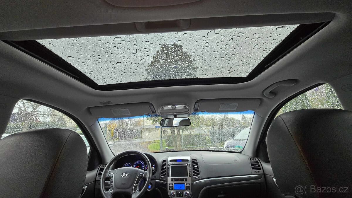 2011 Hyundai SANTA FE - 13