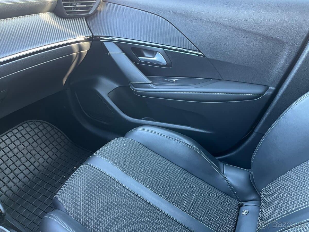 2020 Peugeot 208 - 13