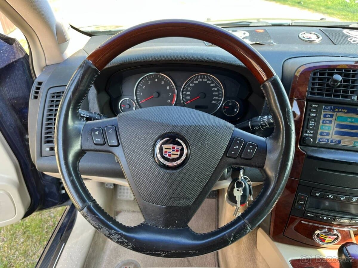 2007 Cadillac SRX - 13