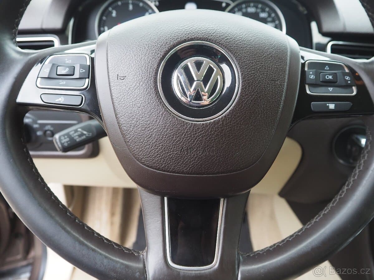 2010 Volkswagen TOUAREG - 13