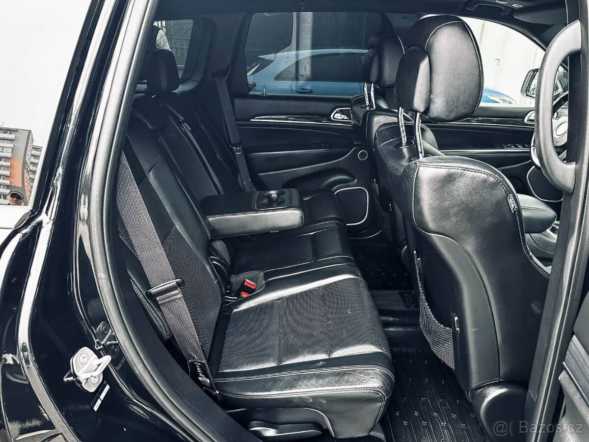 2020 Jeep CHEROKEE - 13
