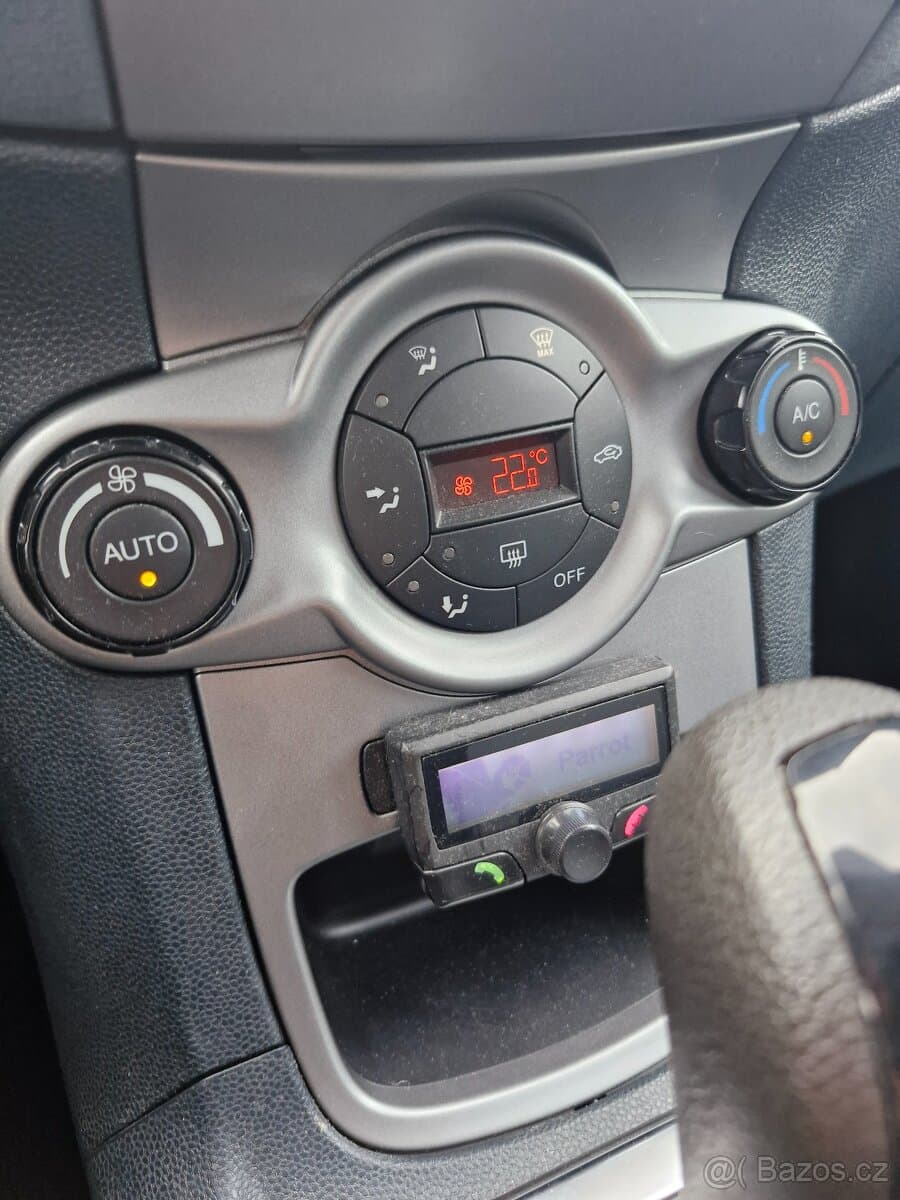 2011 Ford FIESTA - 13