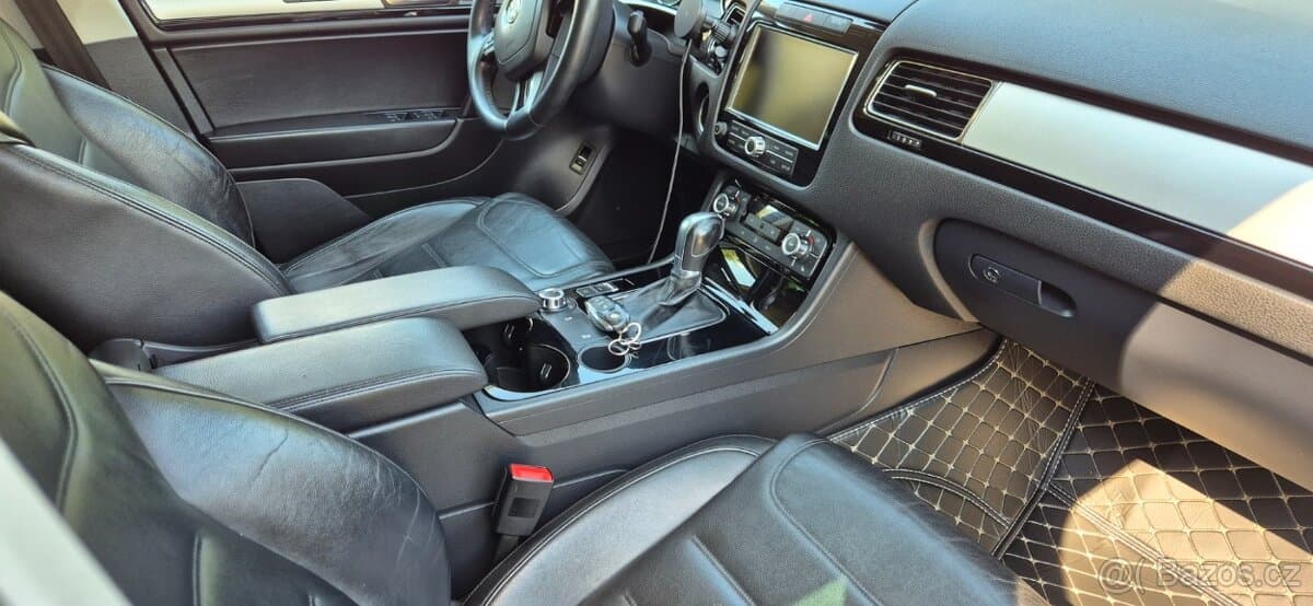2011 Volkswagen TOUAREG - 13