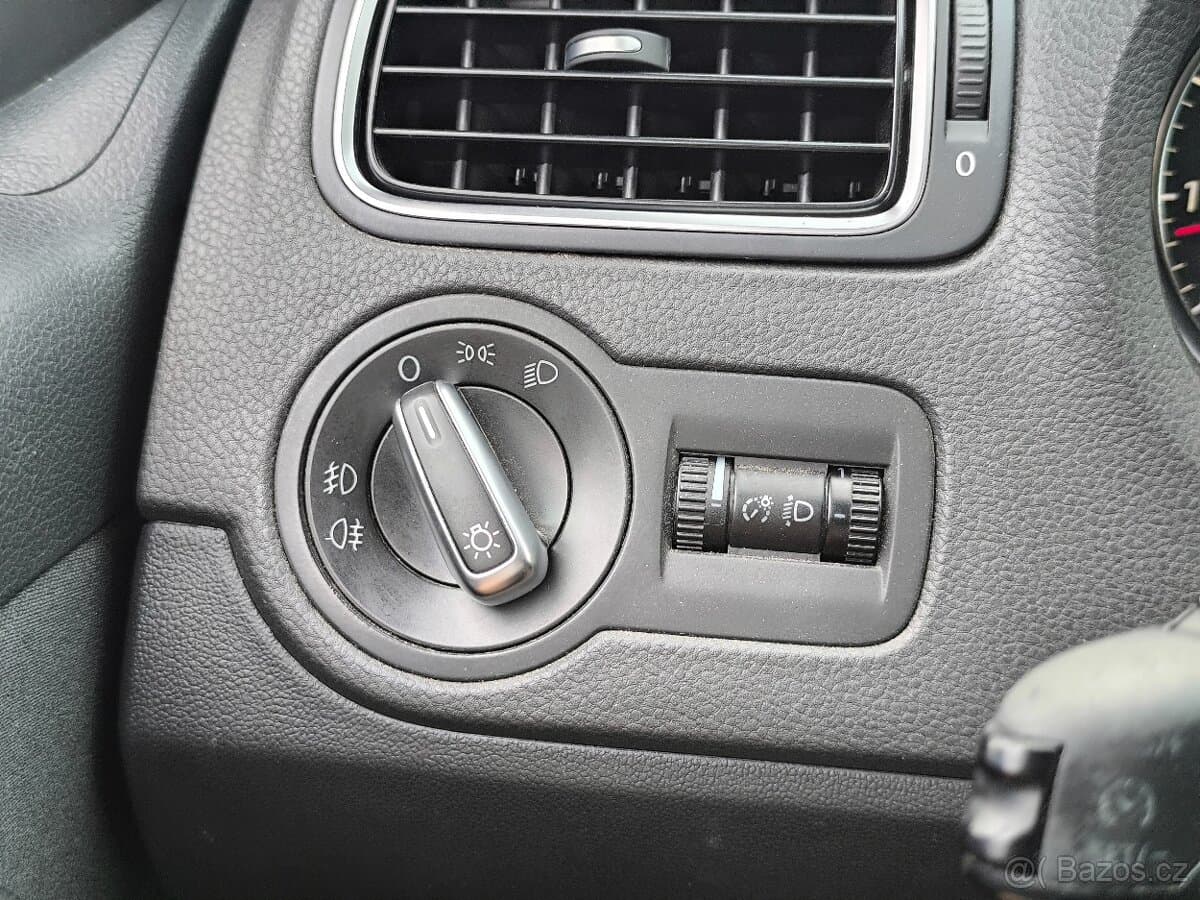 2011 Volkswagen POLO - 13