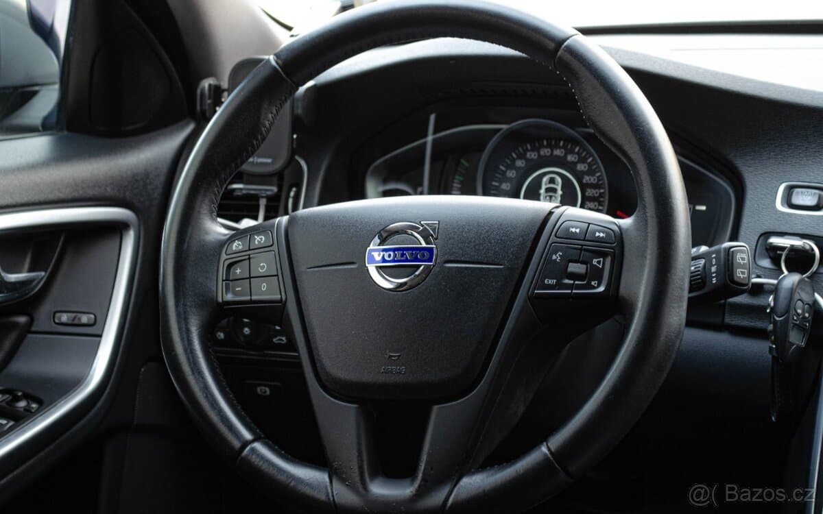 2016 Volvo V60 - 13