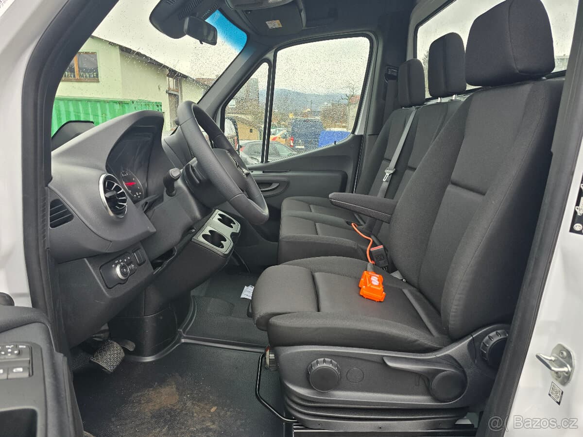 Mercedes-Benz SPRINTER - 13