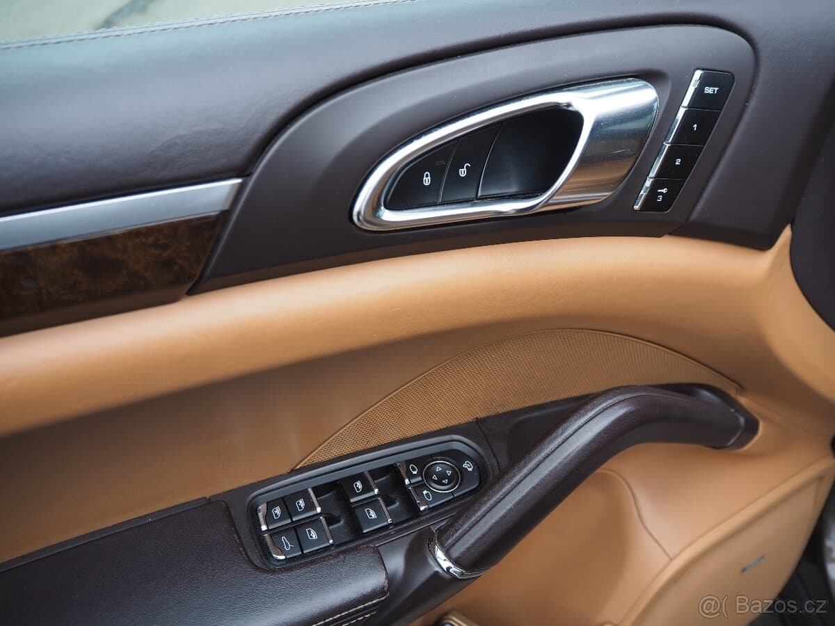 2013 Porsche CAYENNE - 13