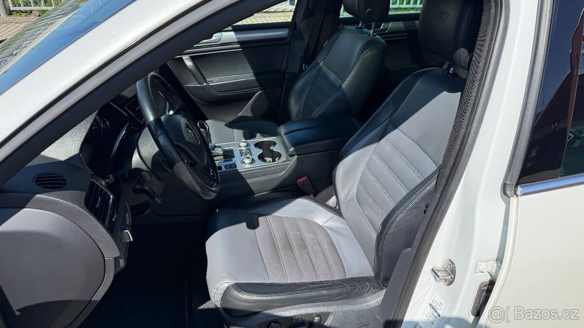 2016 Volkswagen TOUAREG - 13