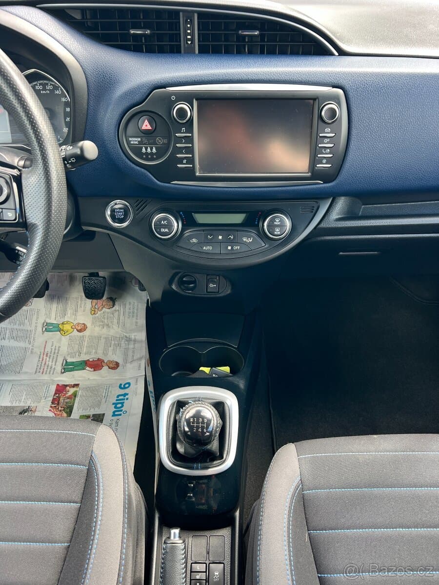 2017 Toyota YARIS - 13