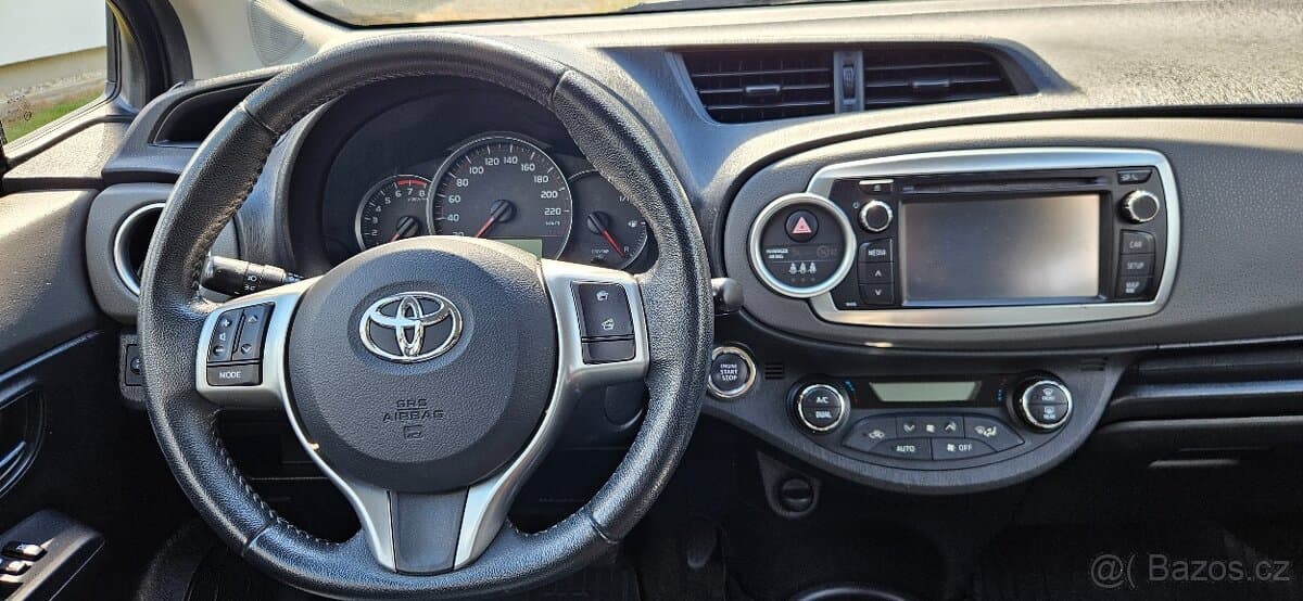 2012 Toyota YARIS - 13