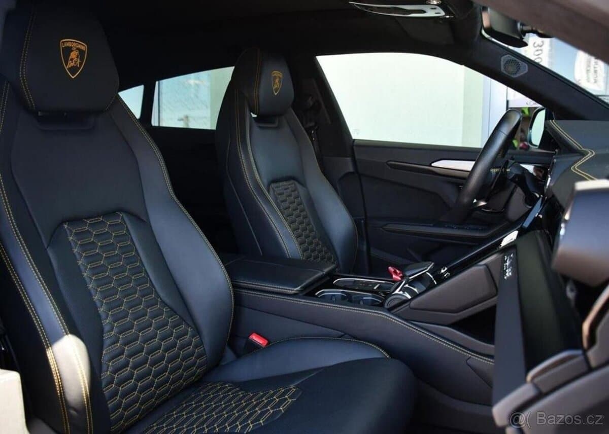 2022 Lamborghini URUS - 13