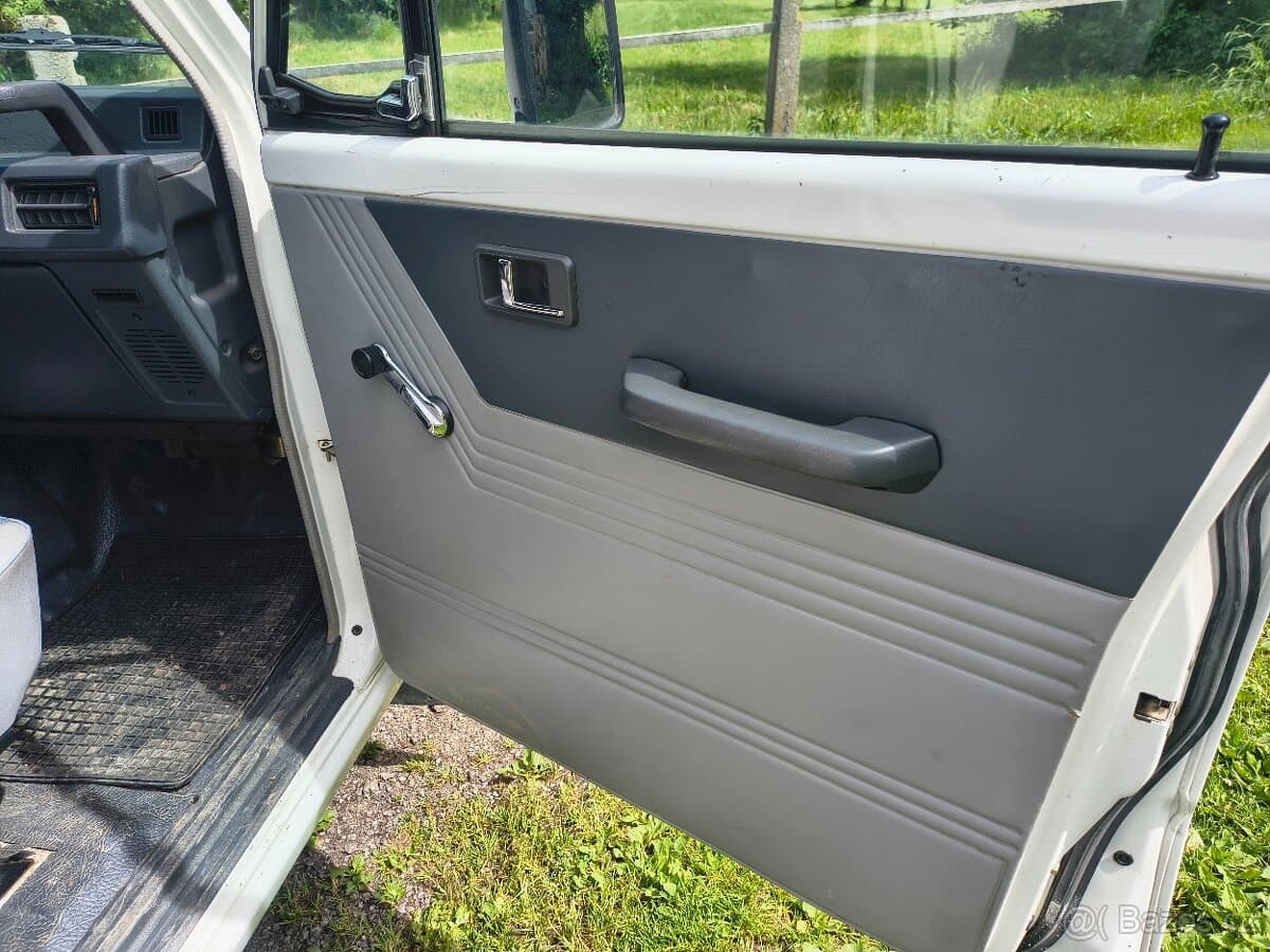 1988 Mitsubishi PAJERO - 13
