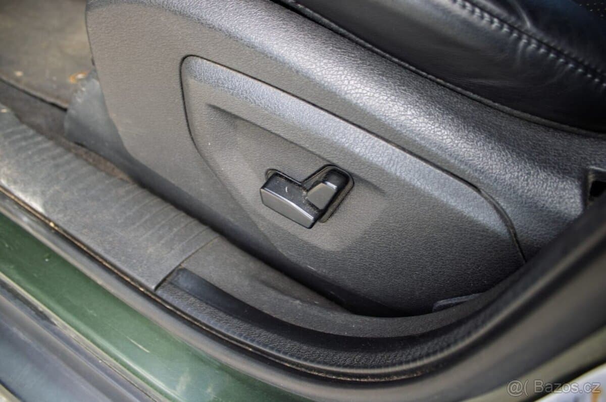 2009 Jeep COMMANDER - 13