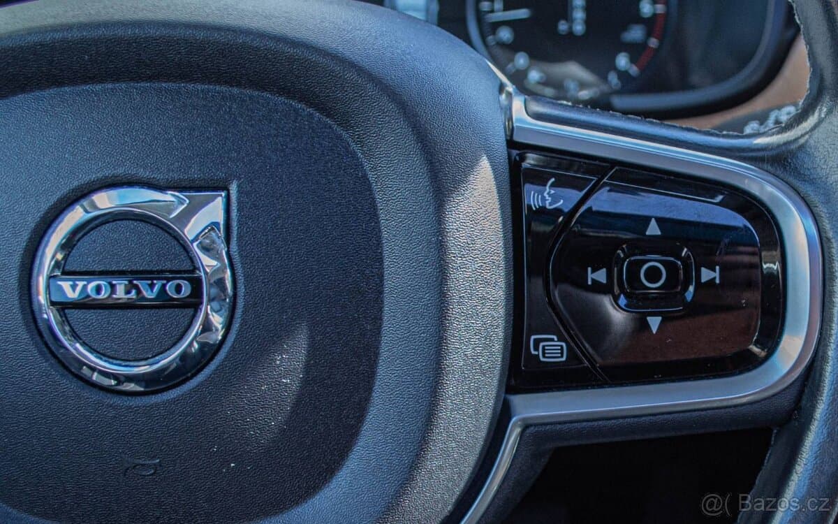 2017 Volvo V90 - 13