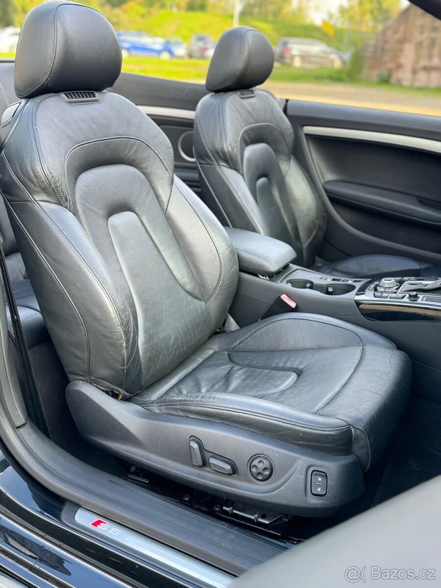 2011 Audi S5 - 13