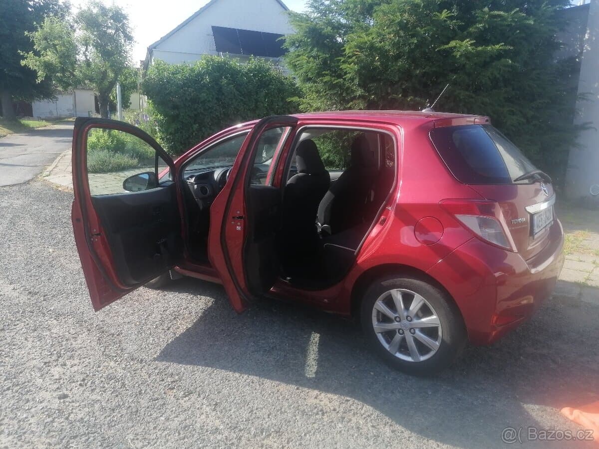 2012 Toyota YARIS - 13