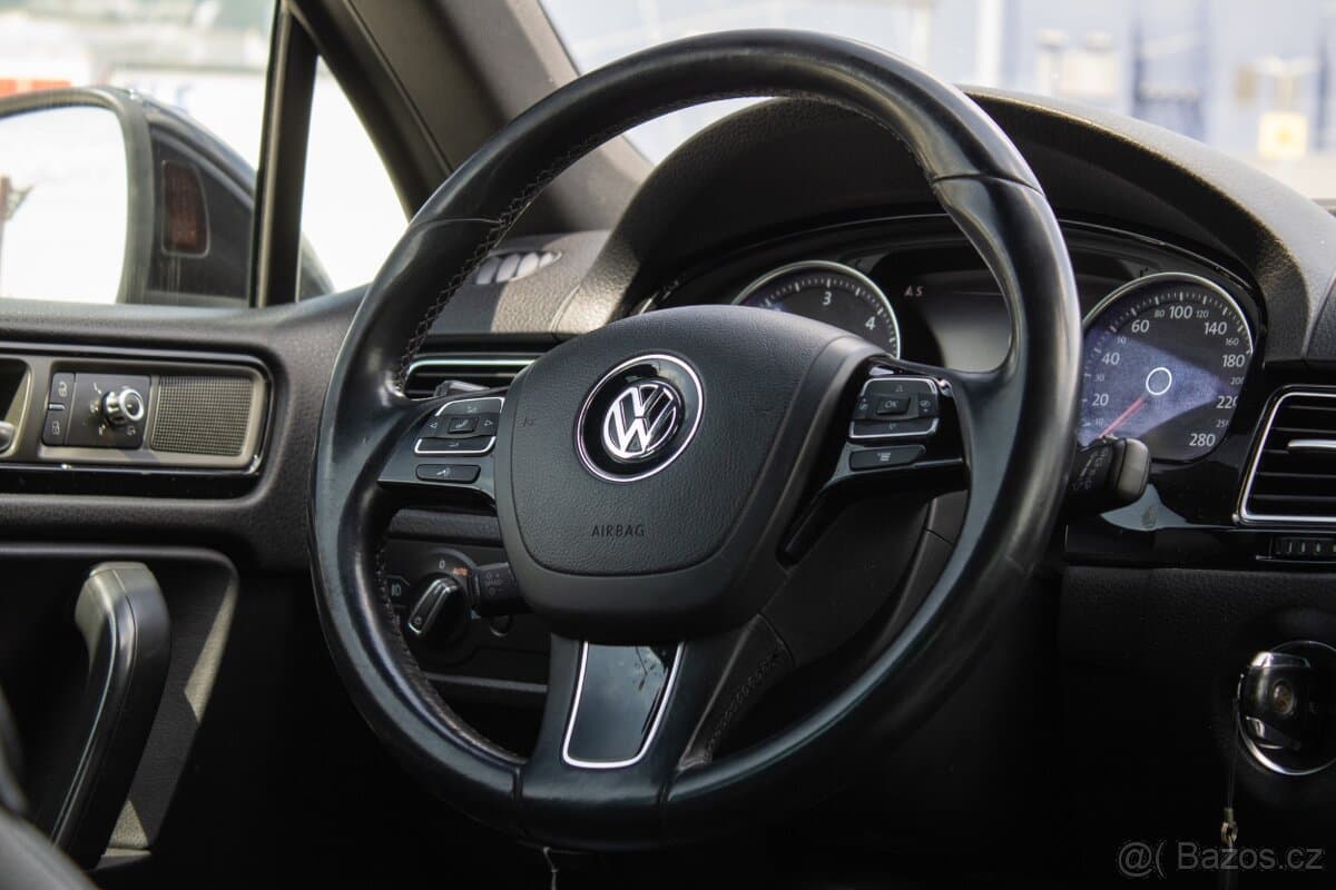 2010 Volkswagen TOUAREG - 13