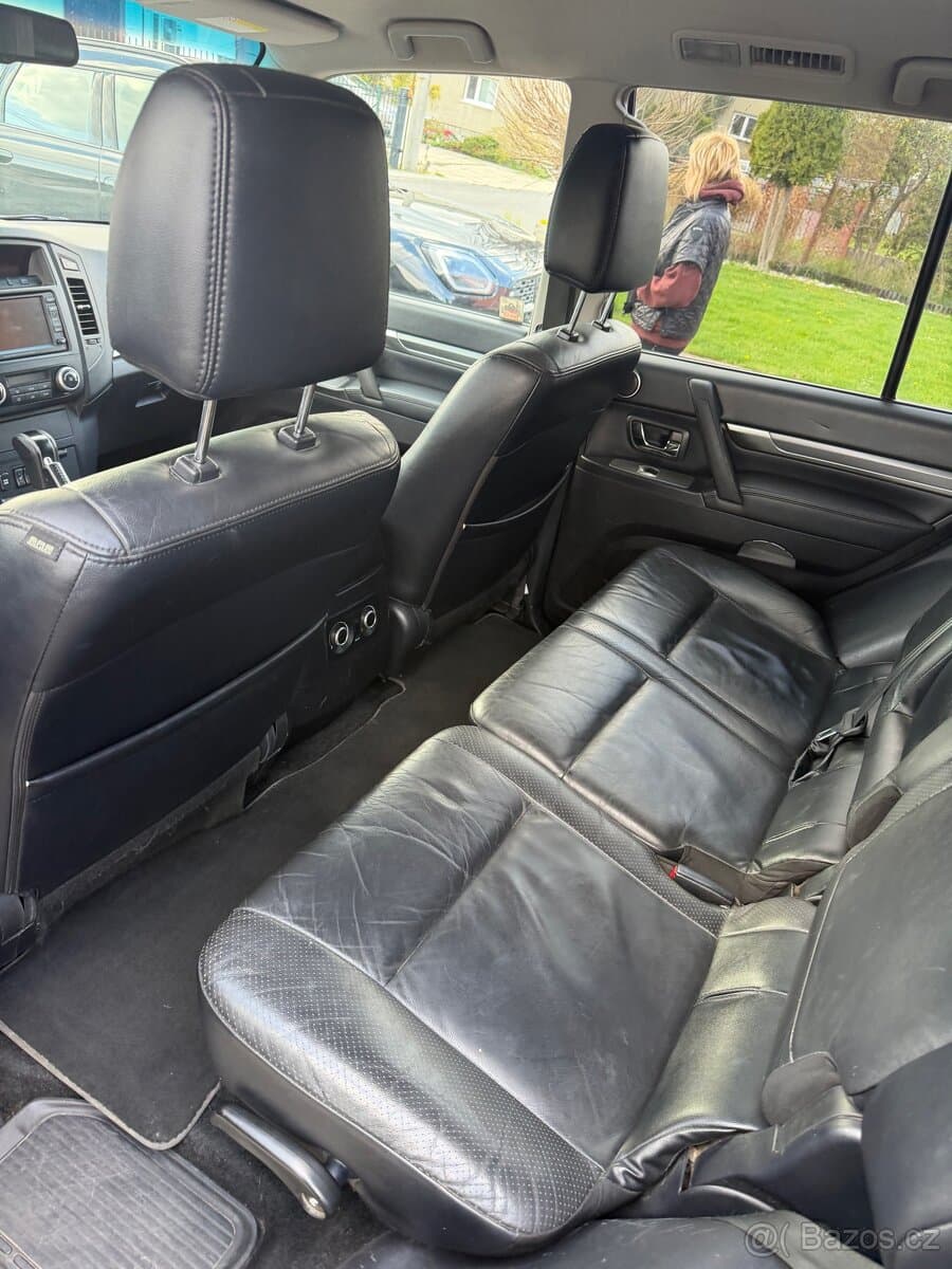 2009 Mitsubishi PAJERO - 13