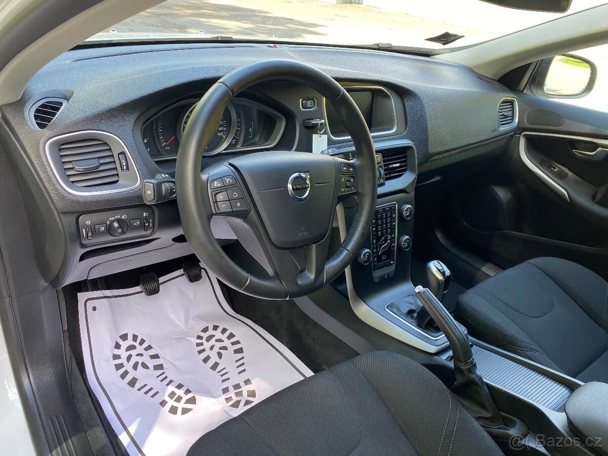 2018 Volvo V40 - 13