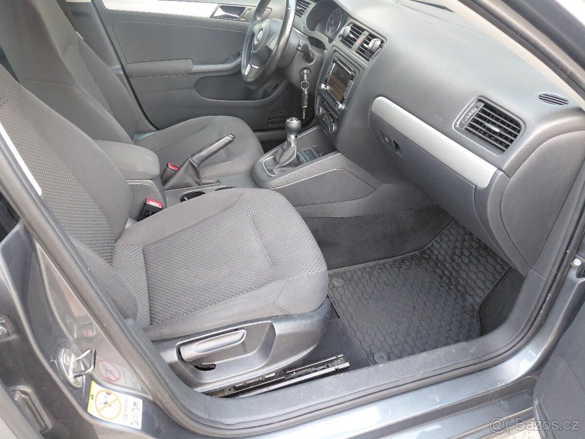 2012 Volkswagen JETTA - 13