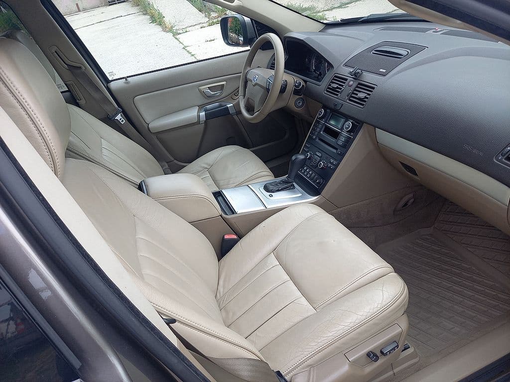 2011 Volvo XC90 - 13