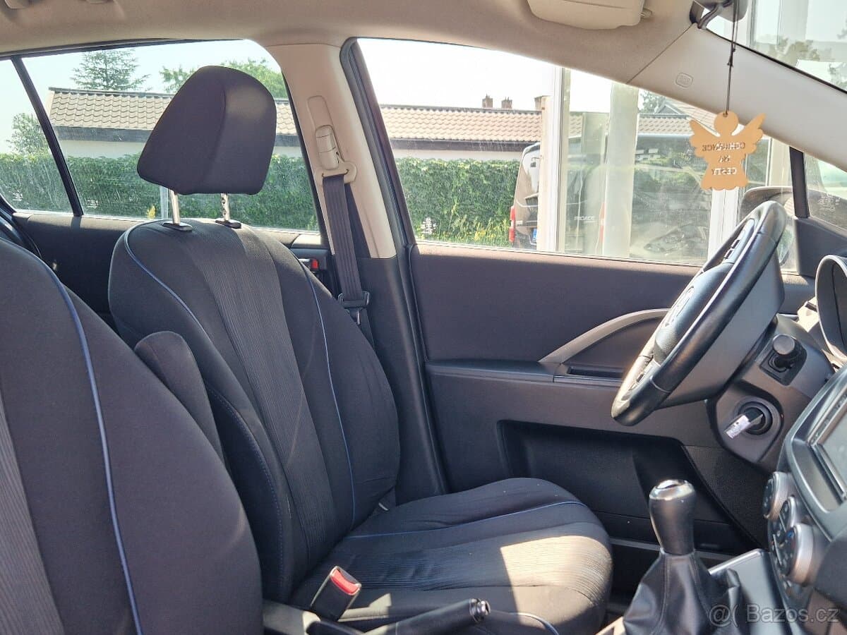 2011 Mazda 5 - 13