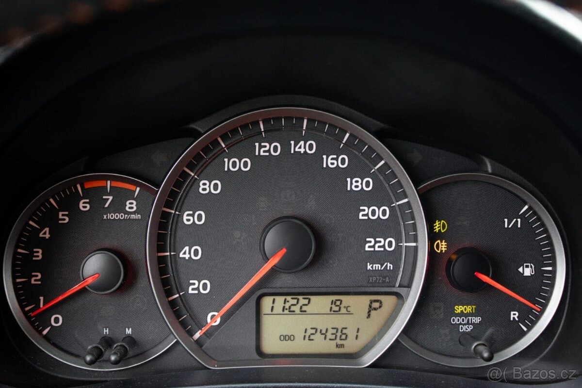 2011 Toyota YARIS - 13