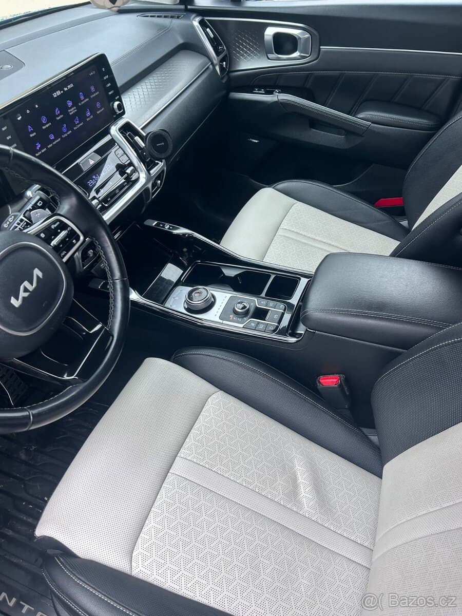 2022 Kia SORENTO - 13