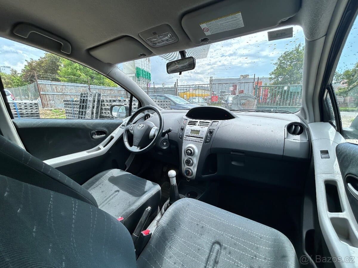 2009 Toyota YARIS - 13