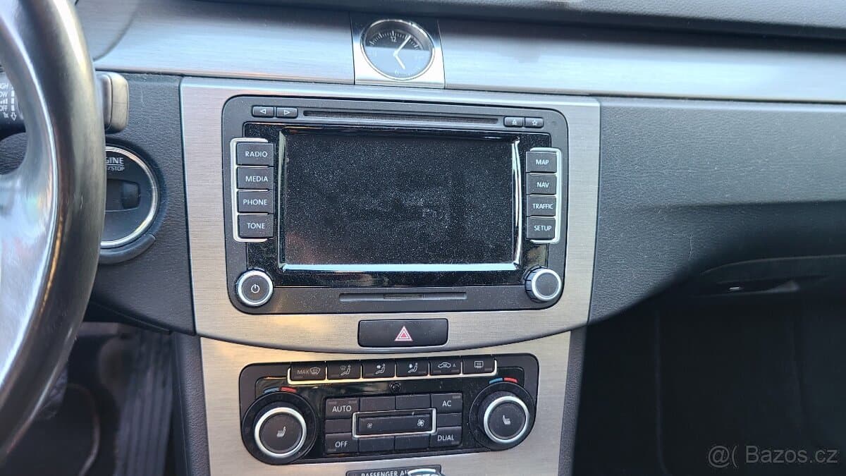 2011 Volkswagen PASSAT - 13