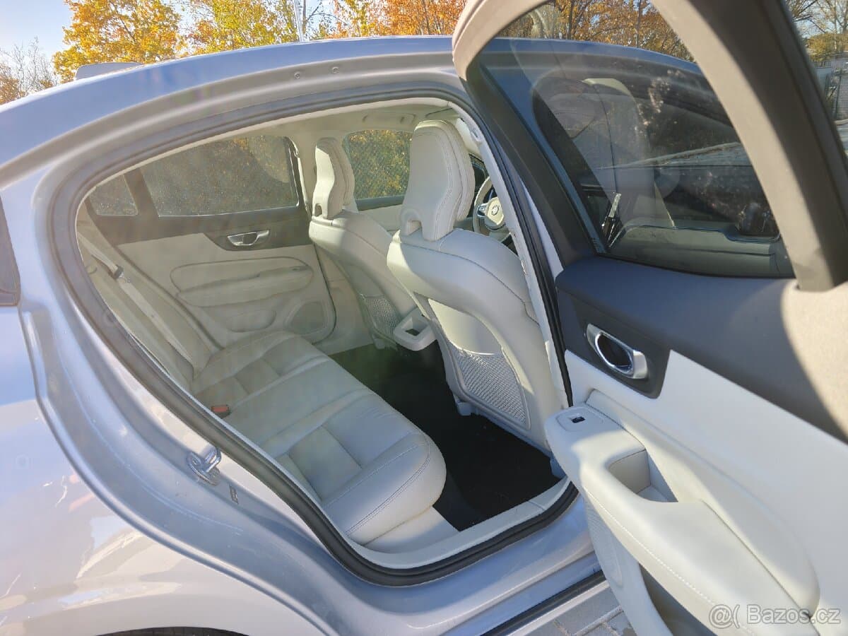 2024 Volvo S60 - 13