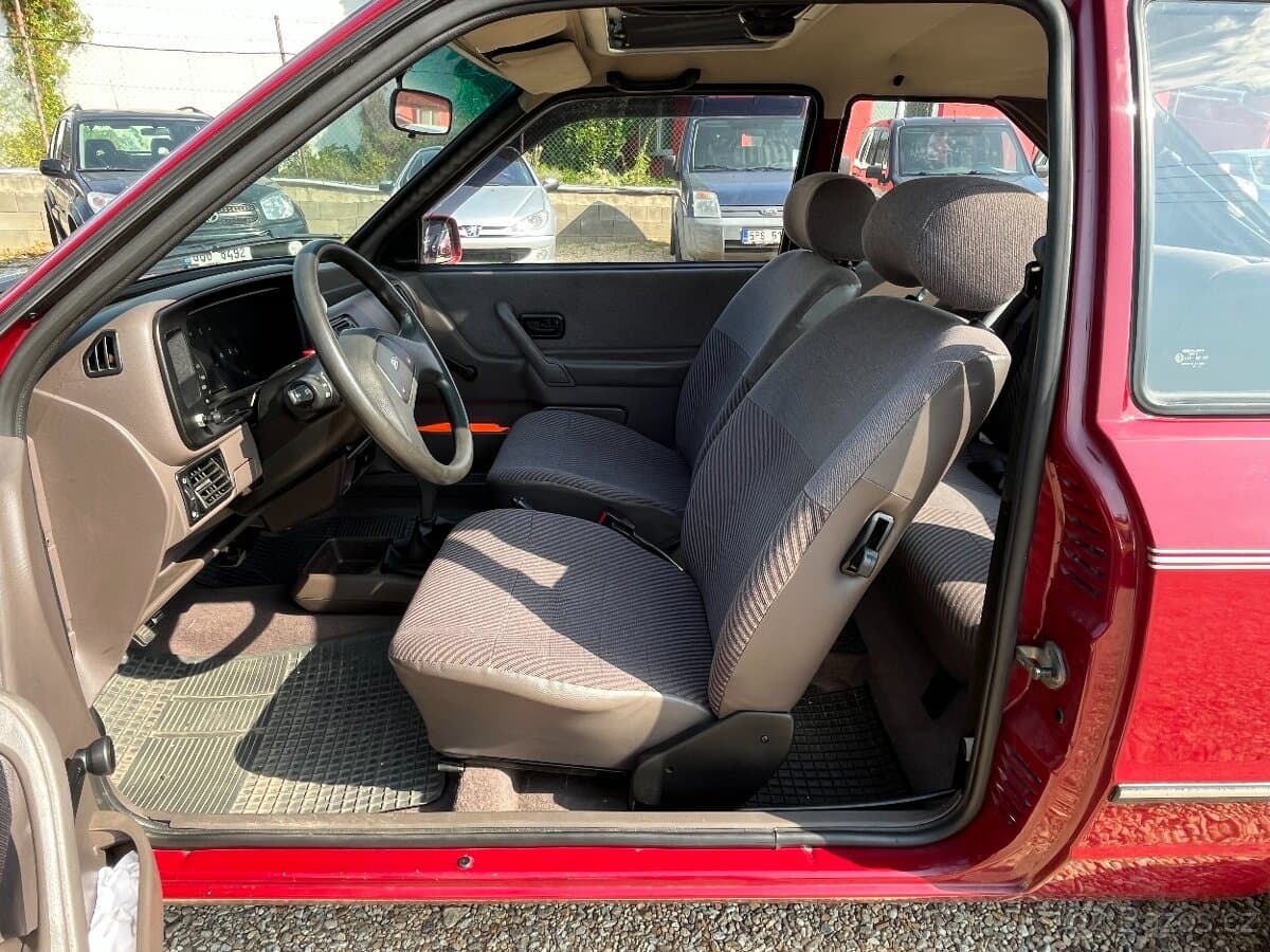 1986 Ford ESCORT - 13