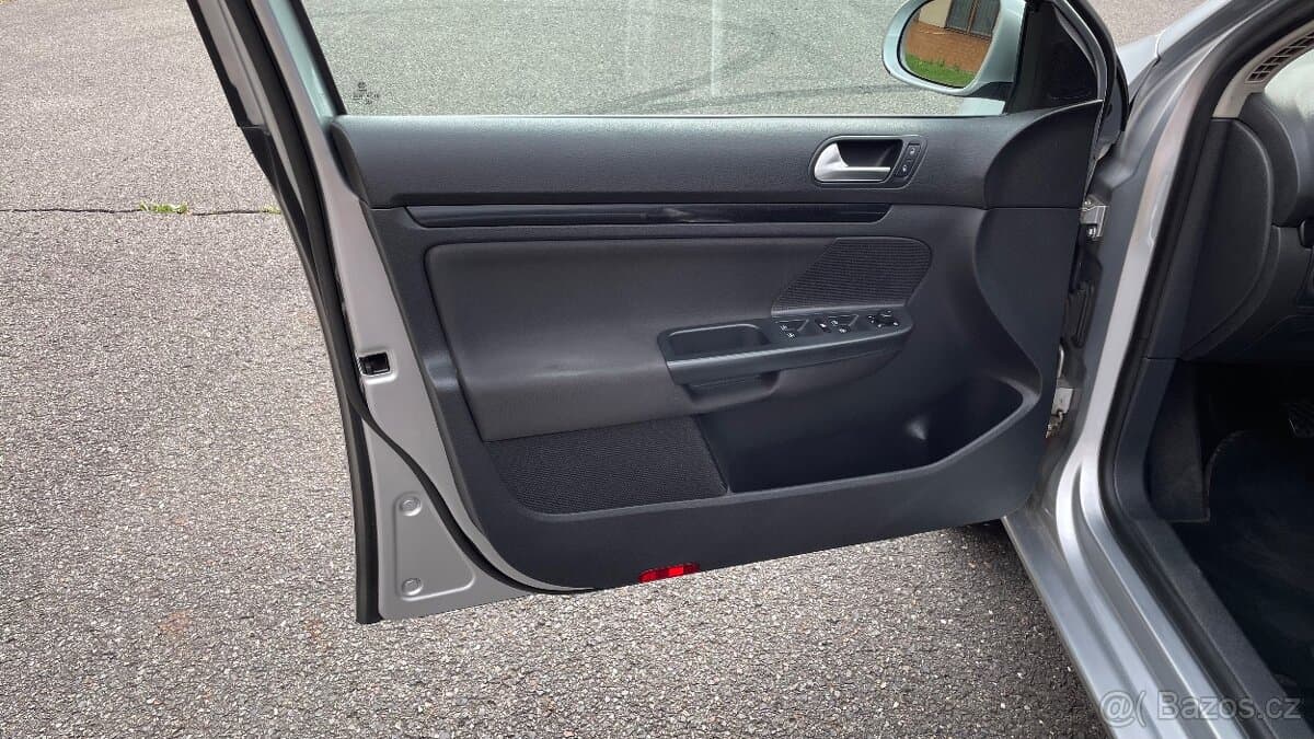 2011 Volkswagen GOLF - 13