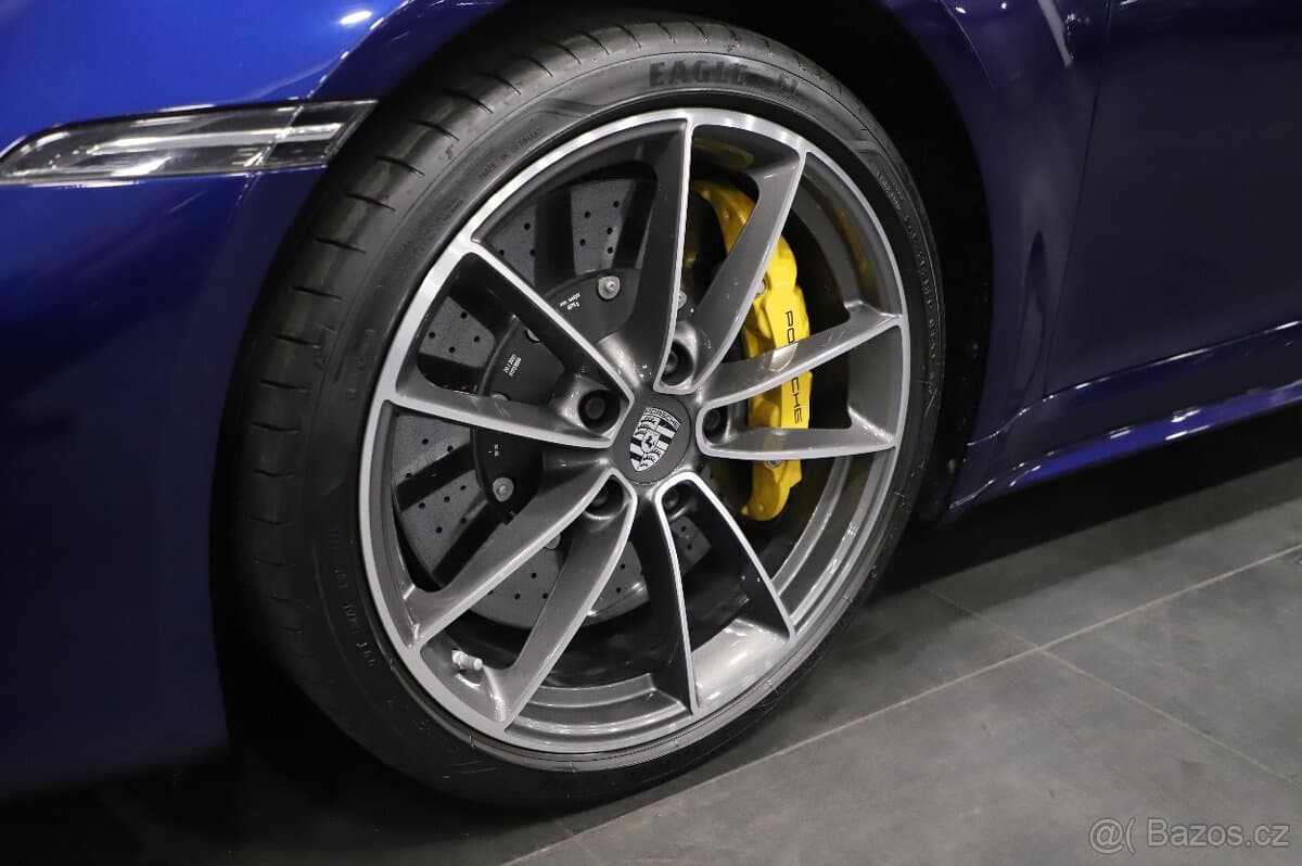 2021 Porsche 911 - 13
