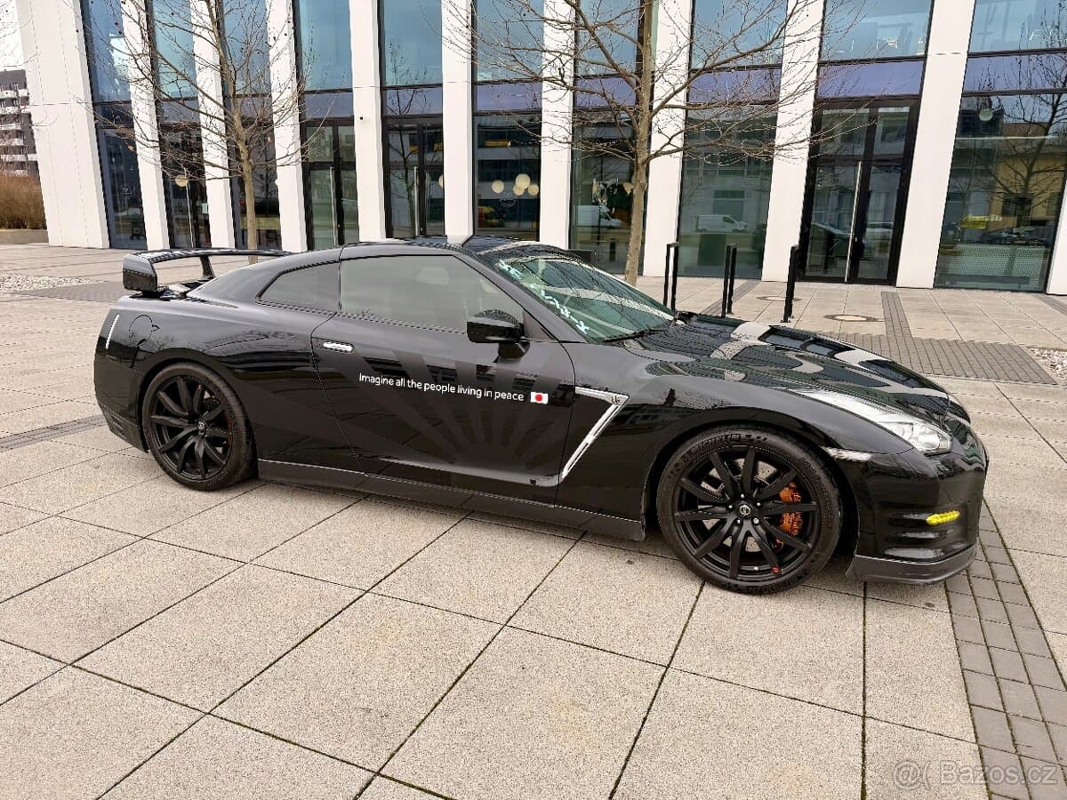 2014 Nissan GT-R - 13